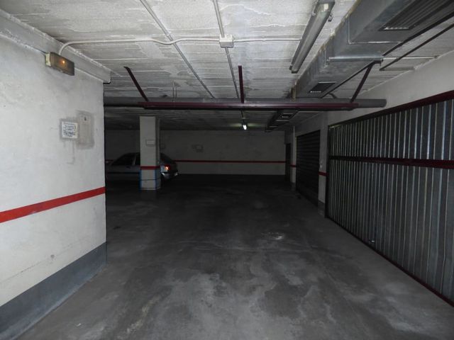 Garage for rent in Centro Historico, Málaga city - € 125 (Ref: 5031174)