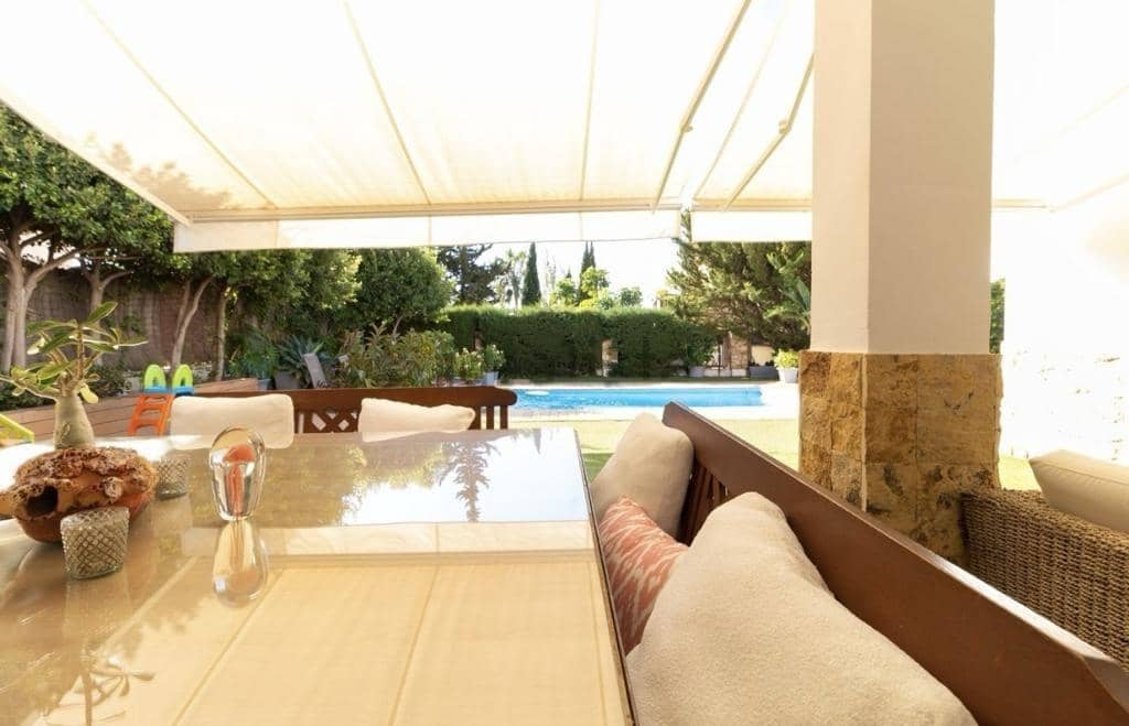 5 soverom Villa til salgs i Malaga by med svømmebasseng garasje - € 1 700 000 (Ref: 8162459)