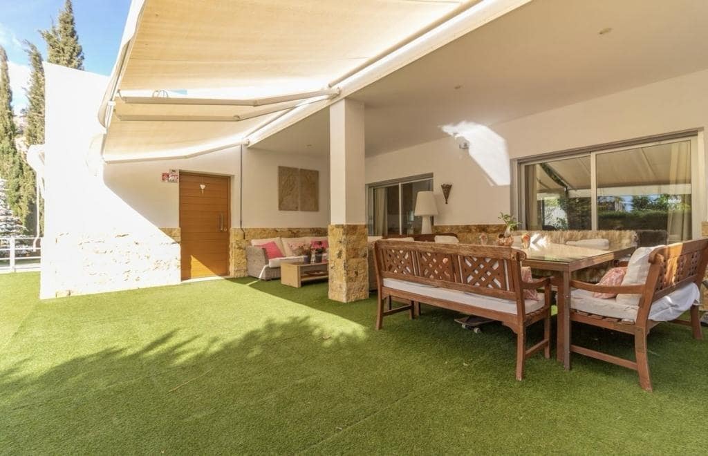 5 soverom Villa til salgs i Malaga by med svømmebasseng garasje - € 1 700 000 (Ref: 8162459)