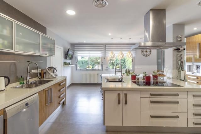 5 soverom Villa til salgs i Pinares de San Antón, Málaga by med svømmebasseng garasje - € 1 700 000 (Ref: 8162459)