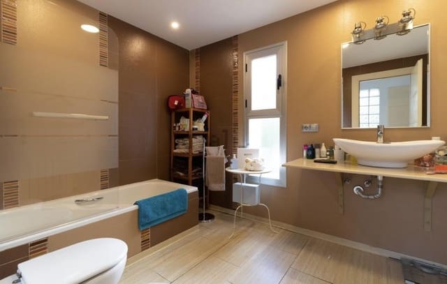 5 soverom Villa til salgs i Pinares de San Antón, Málaga by med svømmebasseng garasje - € 1 700 000 (Ref: 8162459)