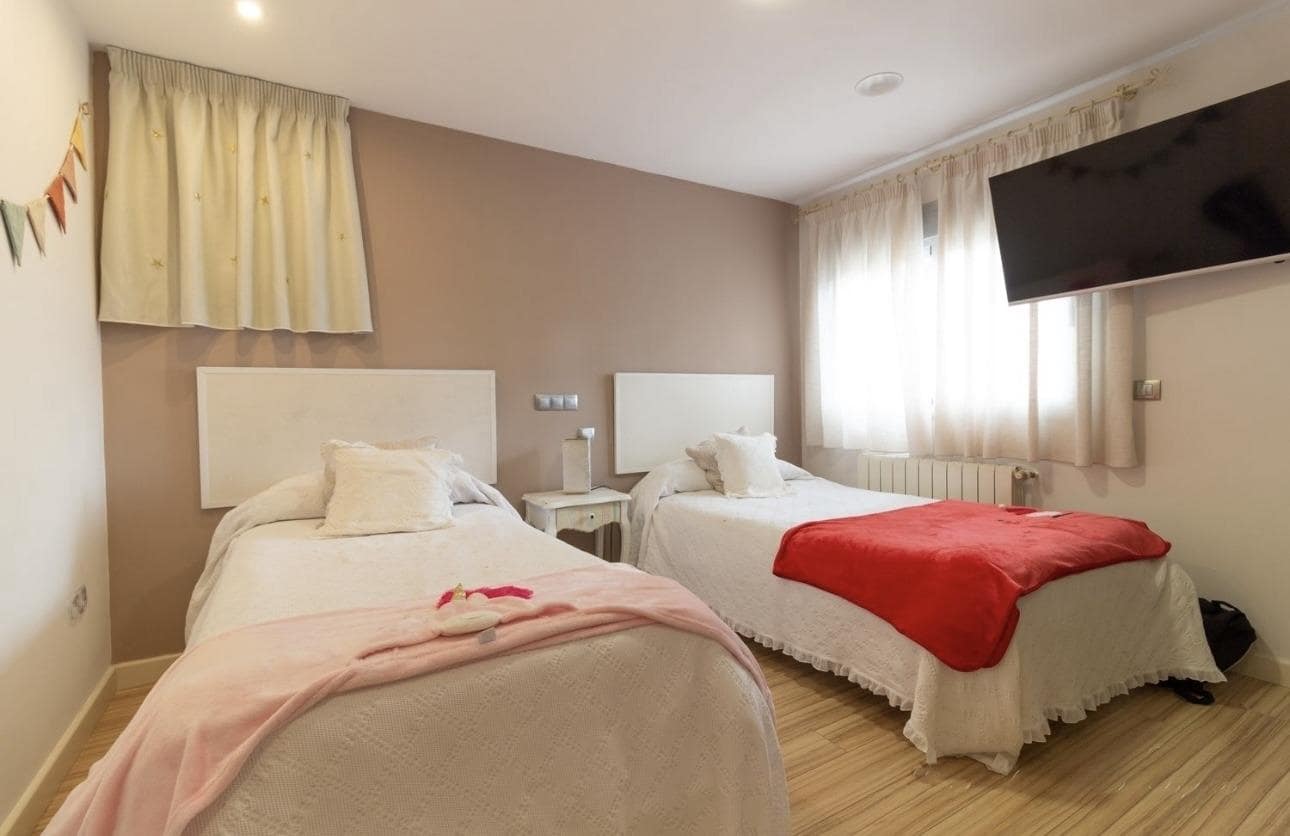 5 soverom Villa til salgs i Malaga by med svømmebasseng garasje - € 1 700 000 (Ref: 8162459)