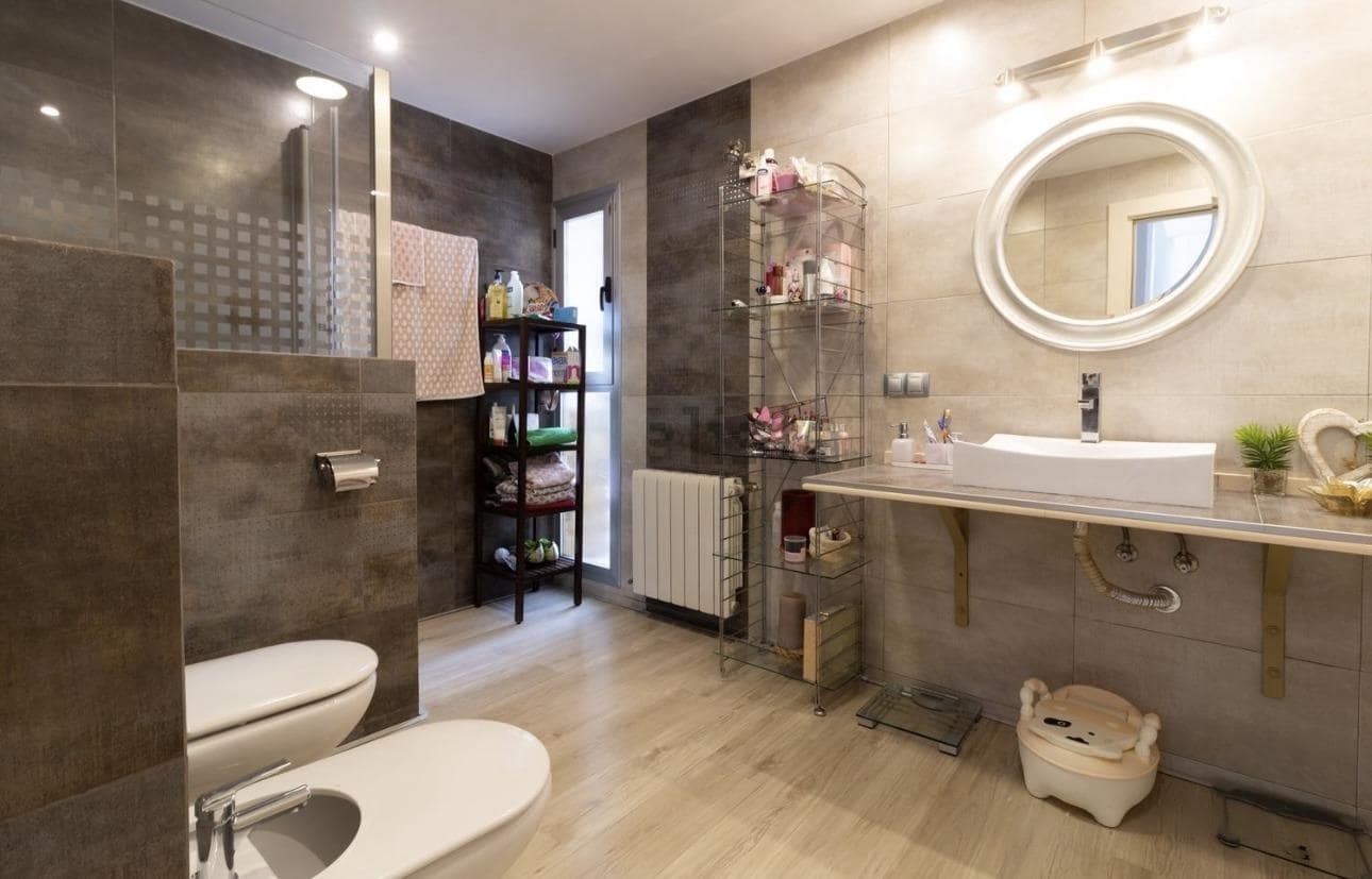 5 soverom Villa til salgs i Malaga by med svømmebasseng garasje - € 1 700 000 (Ref: 8162459)