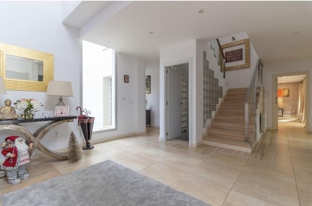 5 soverom Villa til salgs i Pinares de San Antón, Málaga by med svømmebasseng garasje - € 1 700 000 (Ref: 8162459)