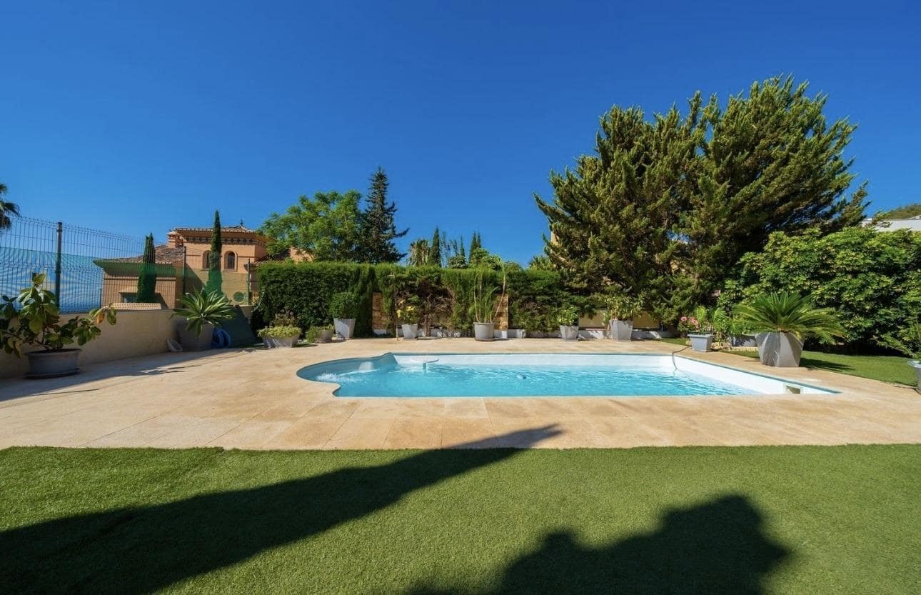 5 soverom Villa til salgs i Malaga by med svømmebasseng garasje - € 1 700 000 (Ref: 8162459)