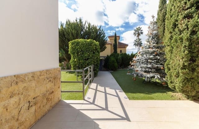 5 soverom Villa til salgs i Pinares de San Antón, Málaga by med svømmebasseng garasje - € 1 700 000 (Ref: 8162459)