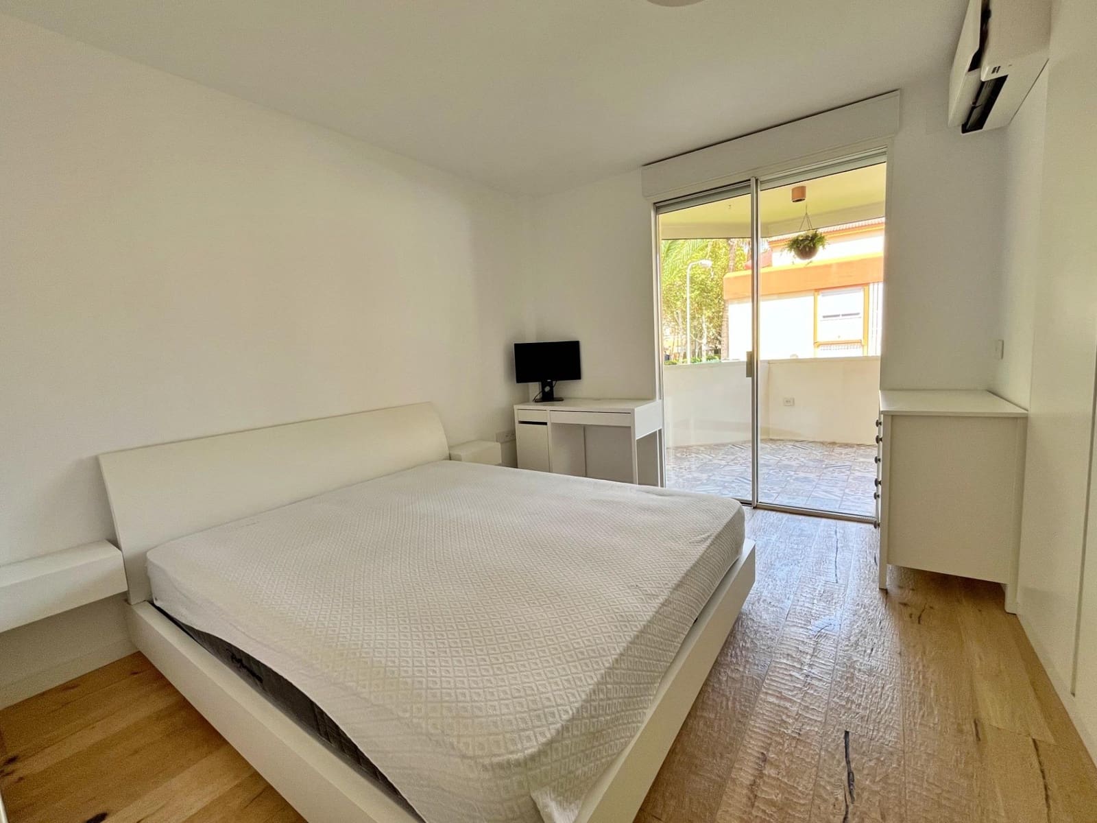 Appartement de 2 chambres à louer à Malaga ville avec piscine garage - 1 900 € (Ref: 8460525)