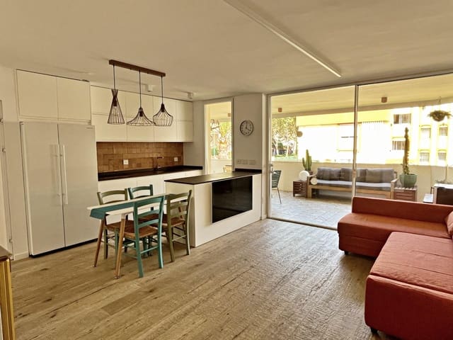 Appartement de 2 chambres à louer à Pedregalejo, Malaga ville avec piscine garage - 1 900 € (Ref: 8460525)