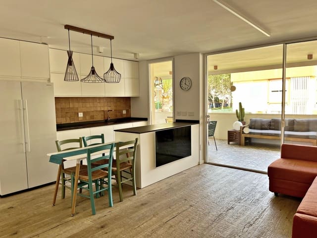 Appartement de 2 chambres à louer à Pedregalejo, Malaga ville avec piscine garage - 1 900 € (Ref: 8460525)