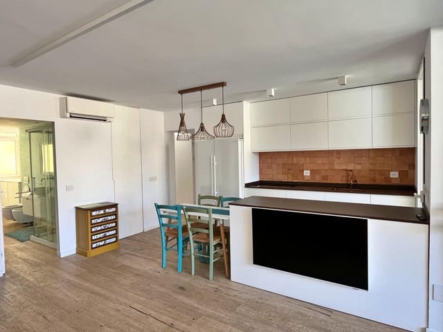 Appartement de 2 chambres à louer à Pedregalejo, Malaga ville avec piscine garage - 1 900 € (Ref: 8460525)