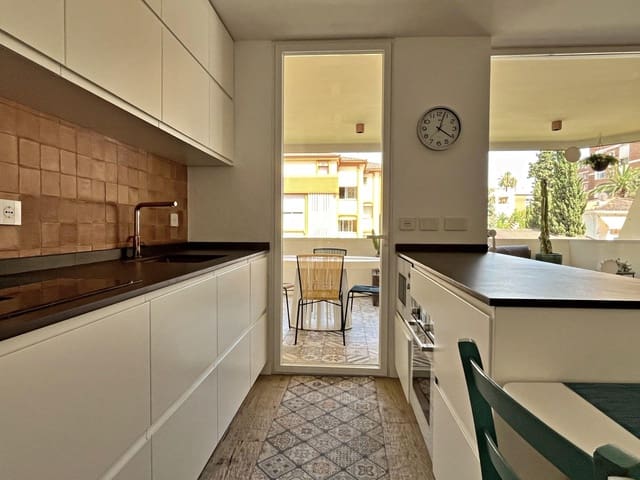 Appartement de 2 chambres à louer à Pedregalejo, Malaga ville avec piscine garage - 1 900 € (Ref: 8460525)