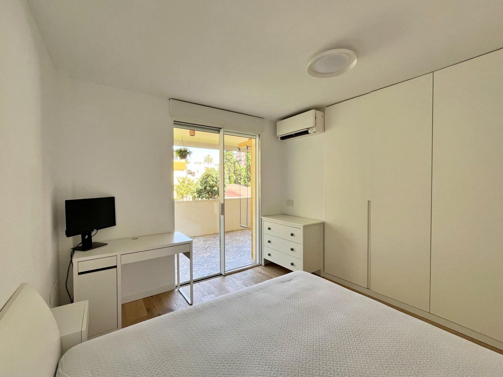 Appartement de 2 chambres à louer à Malaga ville avec piscine garage - 1 900 € (Ref: 8460525)