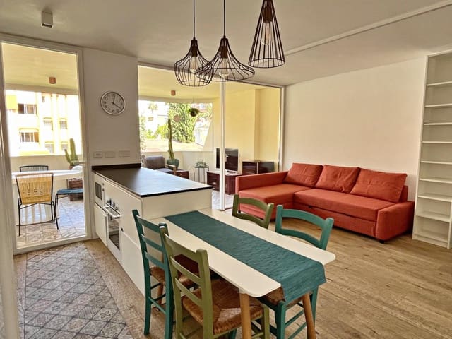 Appartement de 2 chambres à louer à Pedregalejo, Malaga ville avec piscine garage - 1 900 € (Ref: 8460525)