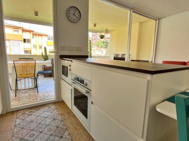Appartement de 2 chambres à louer à Pedregalejo, Malaga ville avec piscine garage - 1 900 € (Ref: 8460525)
