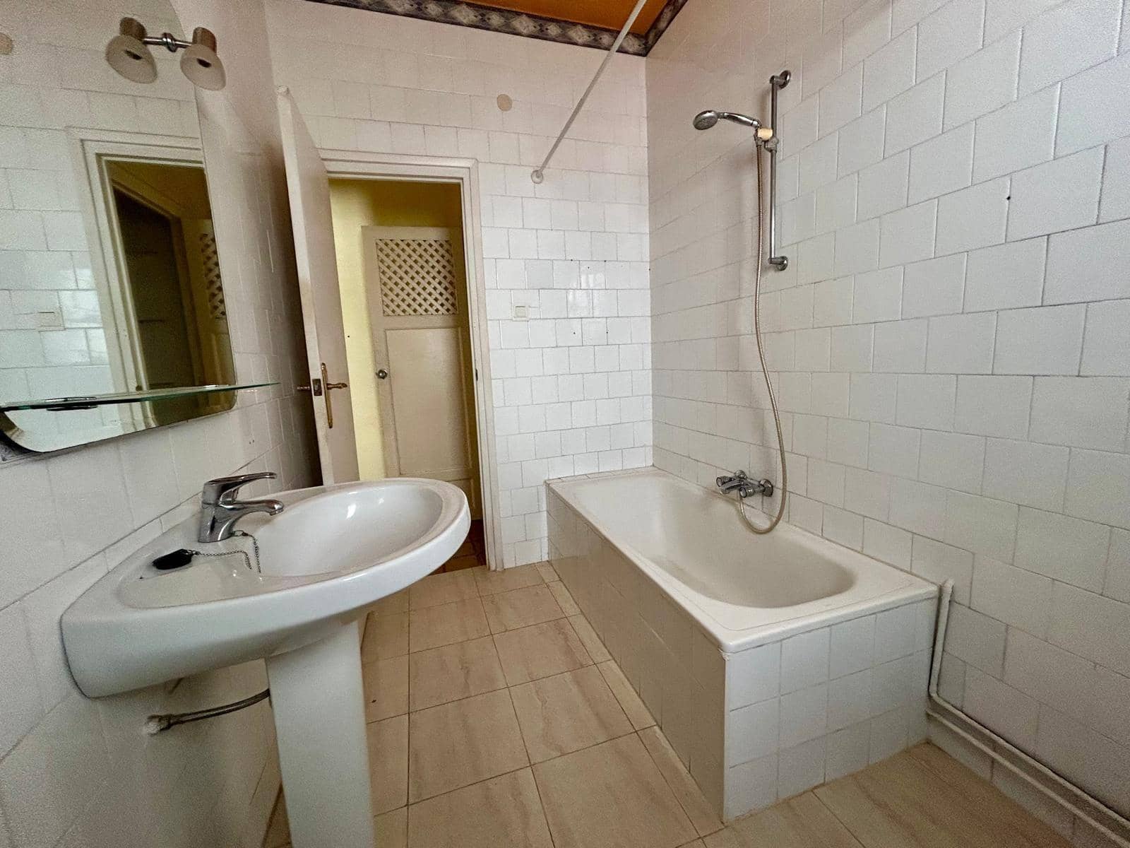 4 bedroom Flat for sale in Malaga city - € 620,000 (Ref: 9009154)