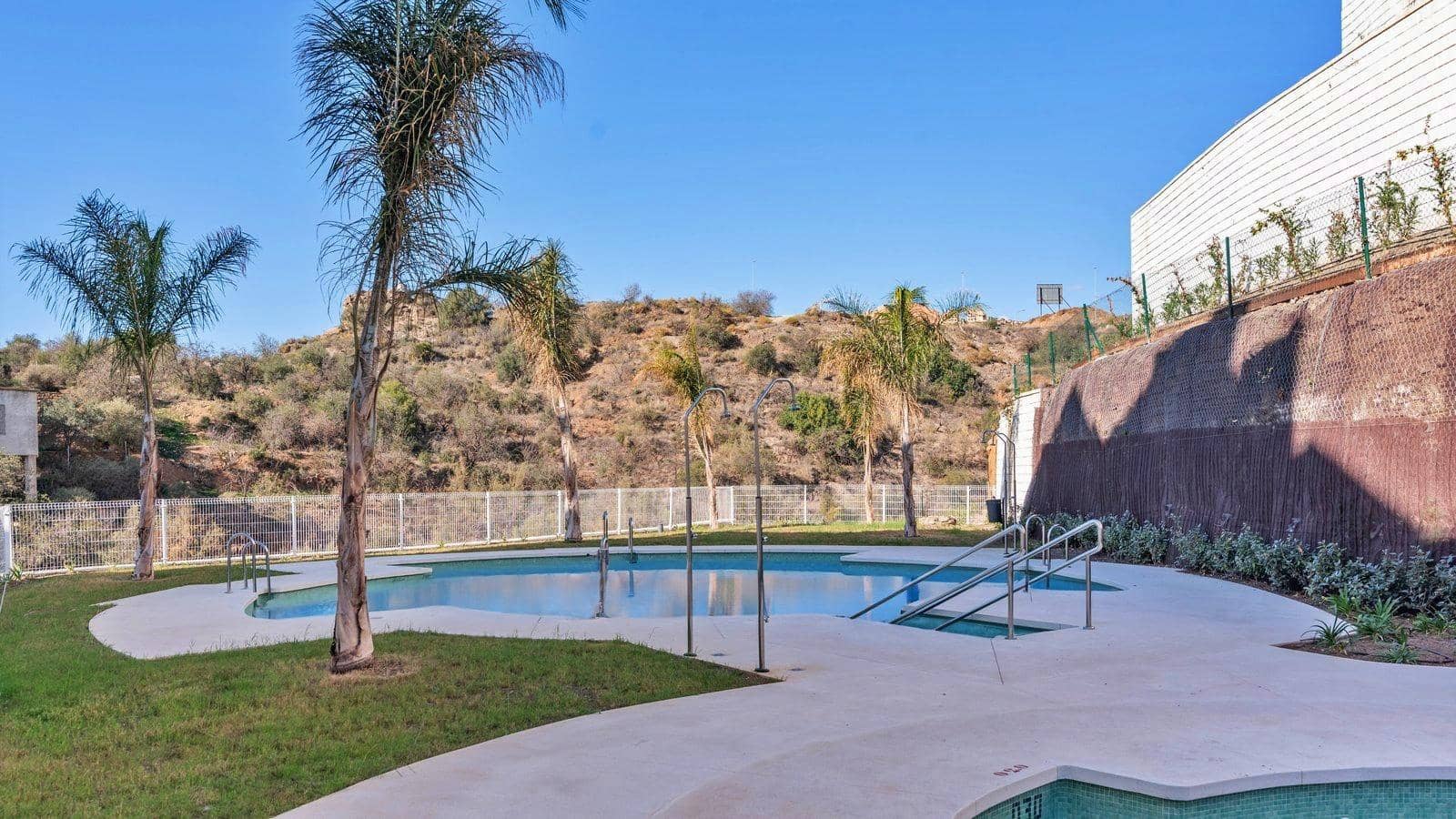 3 bedroom Flat for sale in Rincon de la Victoria with pool garage - € 520,000 (Ref: 9009166)