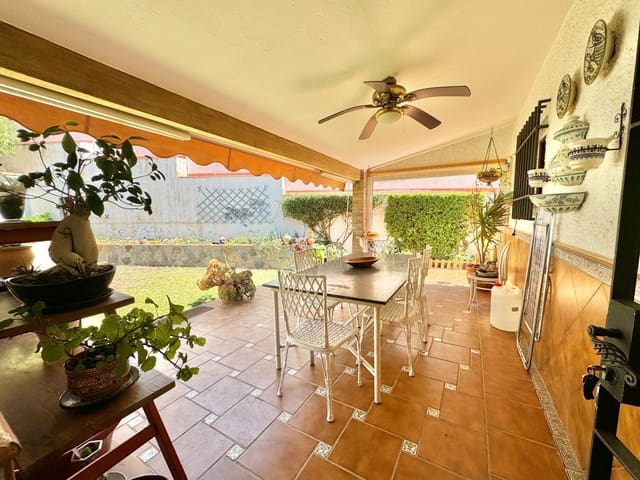 5 soveværelse Villa til salg i La Cala del Moral, Rincón de la Victoria med garage - € 795.000 (Ref: 9012202)