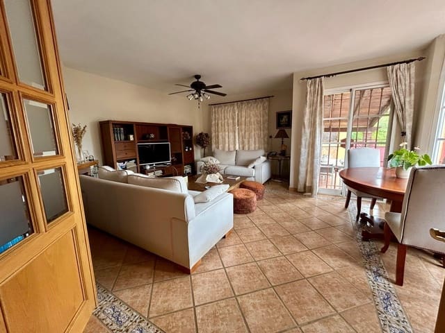 5 soverom Villa til salgs i Rincón de la Victoria med svømmebasseng garasje - € 485 000 (Ref: 9036817)