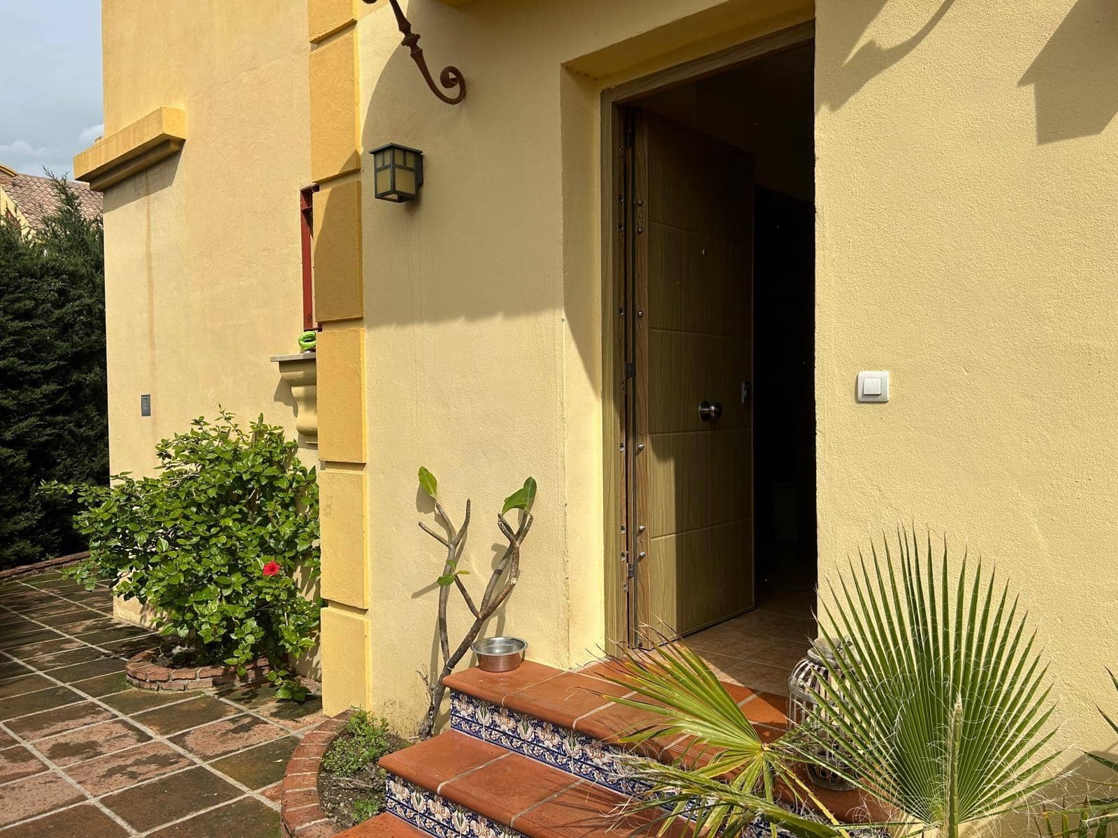 5 soverom Villa til salgs i Rincon de la Victoria med svømmebasseng garasje - € 485 000 (Ref: 9036817)