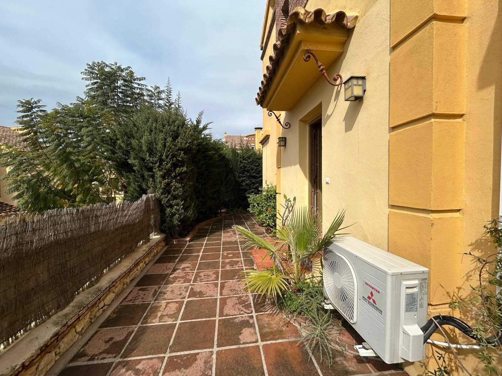 5 soverom Villa til salgs i Rincon de la Victoria med svømmebasseng garasje - € 485 000 (Ref: 9036817)