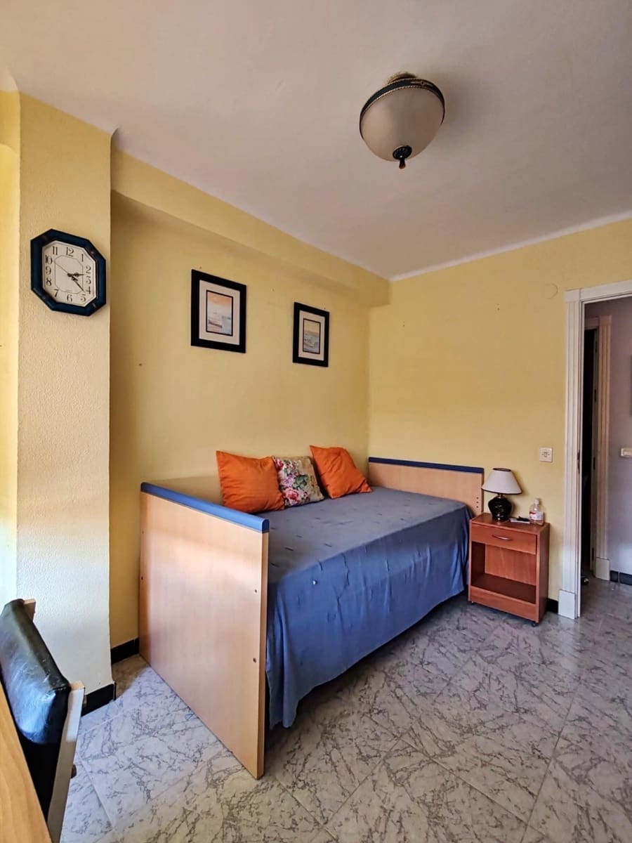 Piso de 5 habitaciones en Málaga ciudad en venta - 500.000 € (Ref: 9059565)