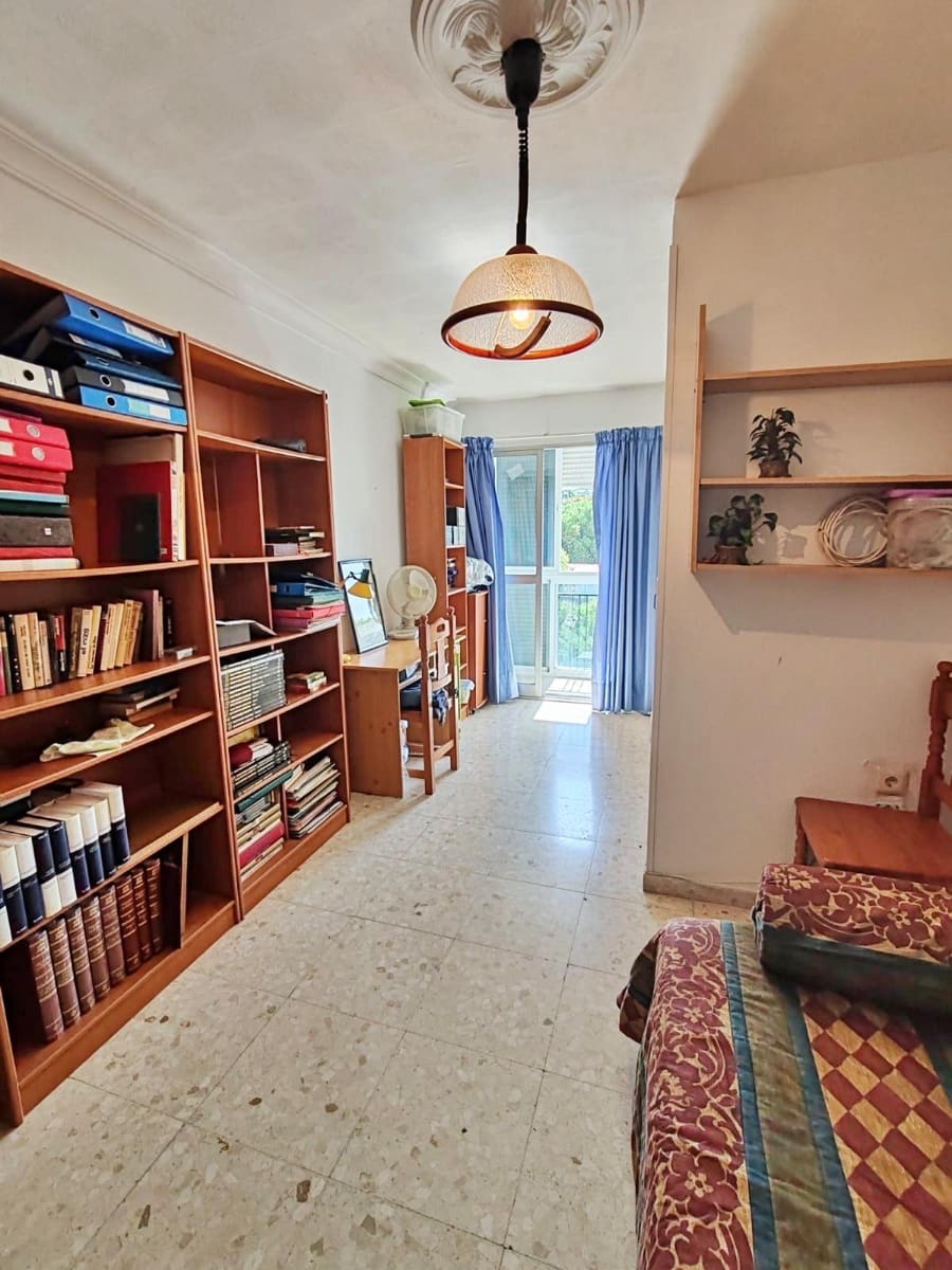 Piso de 5 habitaciones en Málaga ciudad en venta - 500.000 € (Ref: 9059565)