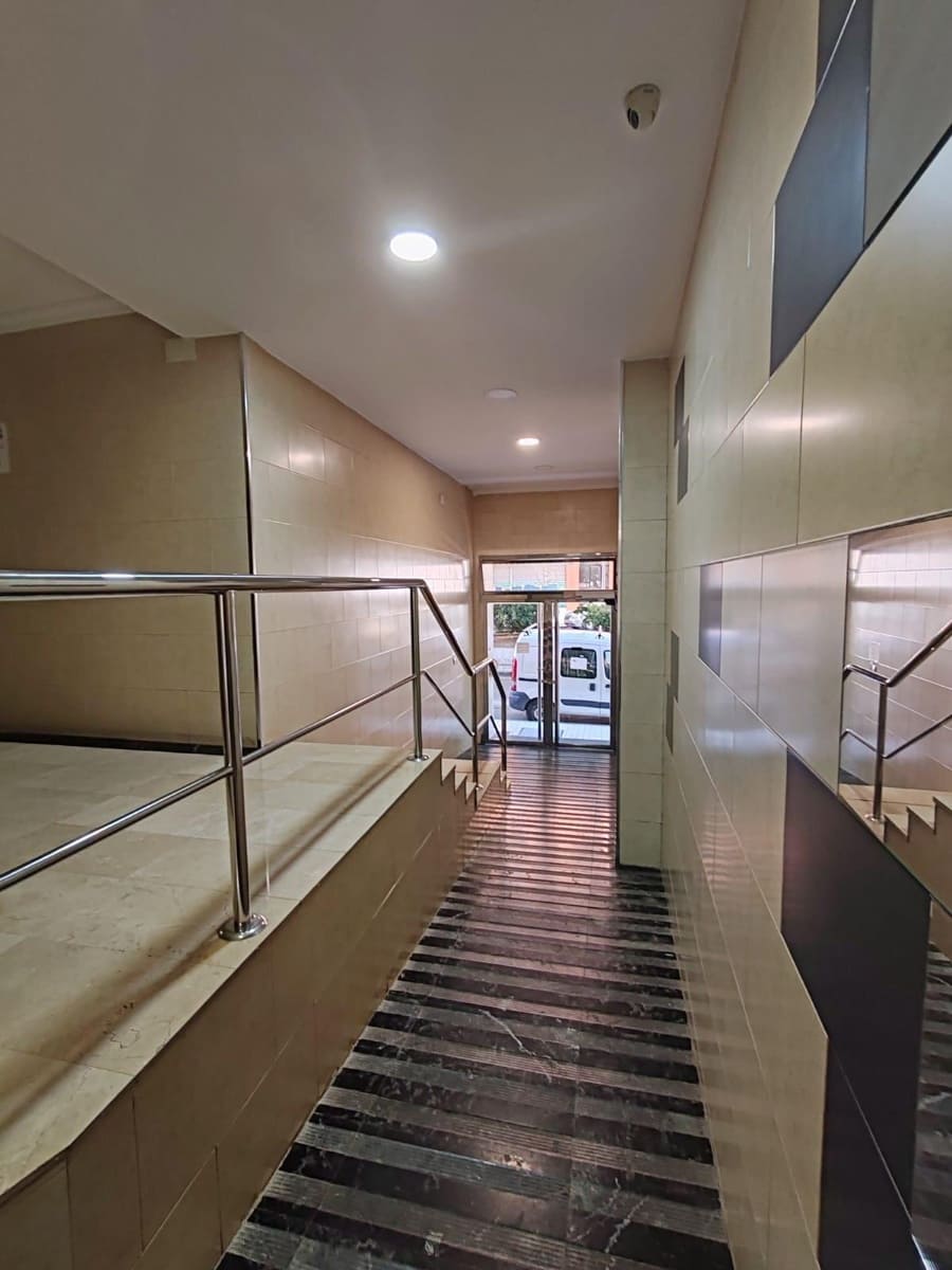 Piso de 5 habitaciones en Málaga ciudad en venta - 500.000 € (Ref: 9059565)