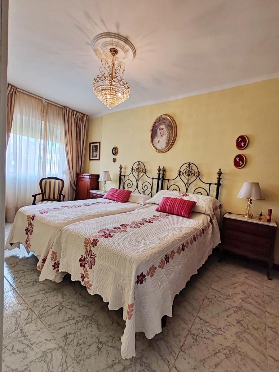 Piso de 5 habitaciones en Málaga ciudad en venta - 500.000 € (Ref: 9059565)