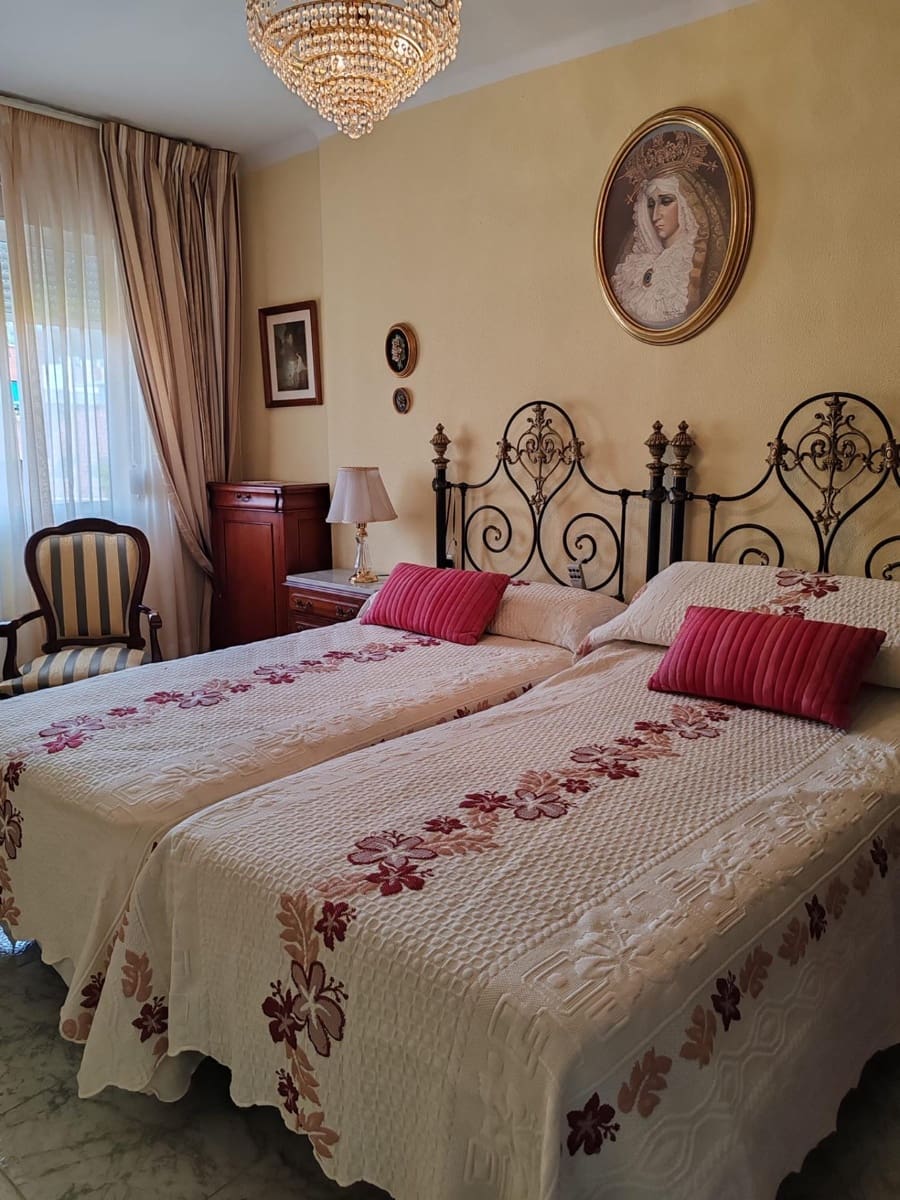 Piso de 5 habitaciones en Málaga ciudad en venta - 500.000 € (Ref: 9059565)