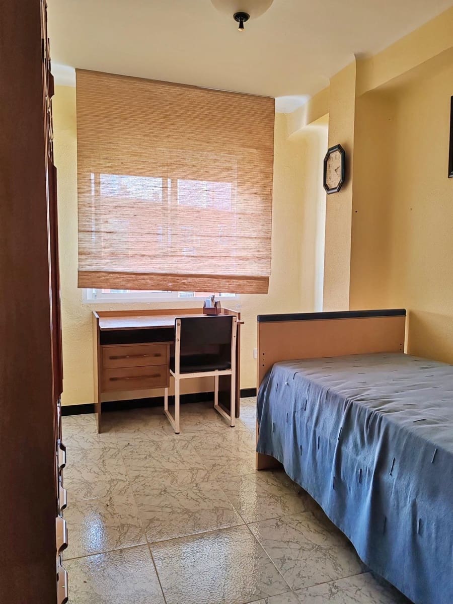 Piso de 5 habitaciones en Málaga ciudad en venta - 500.000 € (Ref: 9059565)