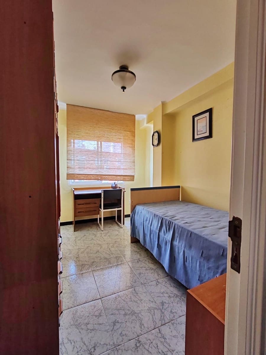 Piso de 5 habitaciones en Málaga ciudad en venta - 500.000 € (Ref: 9059565)