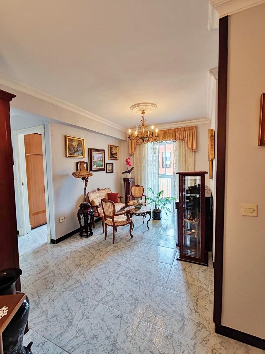 Piso de 5 habitaciones en Málaga ciudad en venta - 500.000 € (Ref: 9059565)