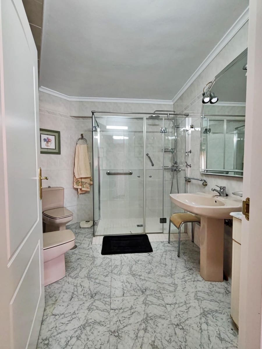 Piso de 5 habitaciones en Málaga ciudad en venta - 500.000 € (Ref: 9059565)