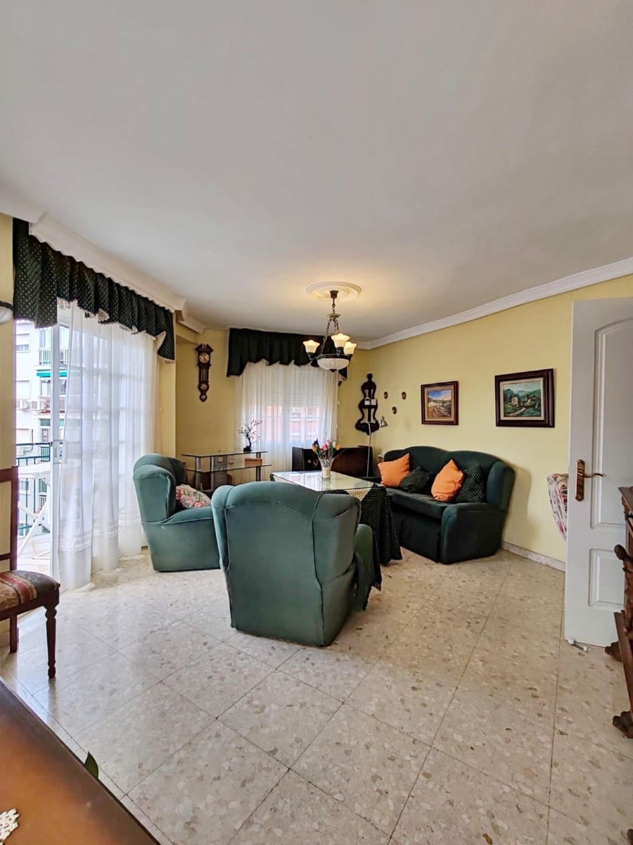 Piso de 5 habitaciones en Málaga ciudad en venta - 500.000 € (Ref: 9059565)