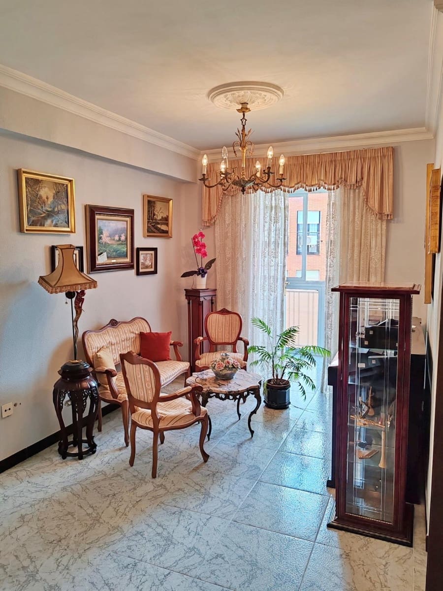 Piso de 5 habitaciones en Málaga ciudad en venta - 500.000 € (Ref: 9059565)