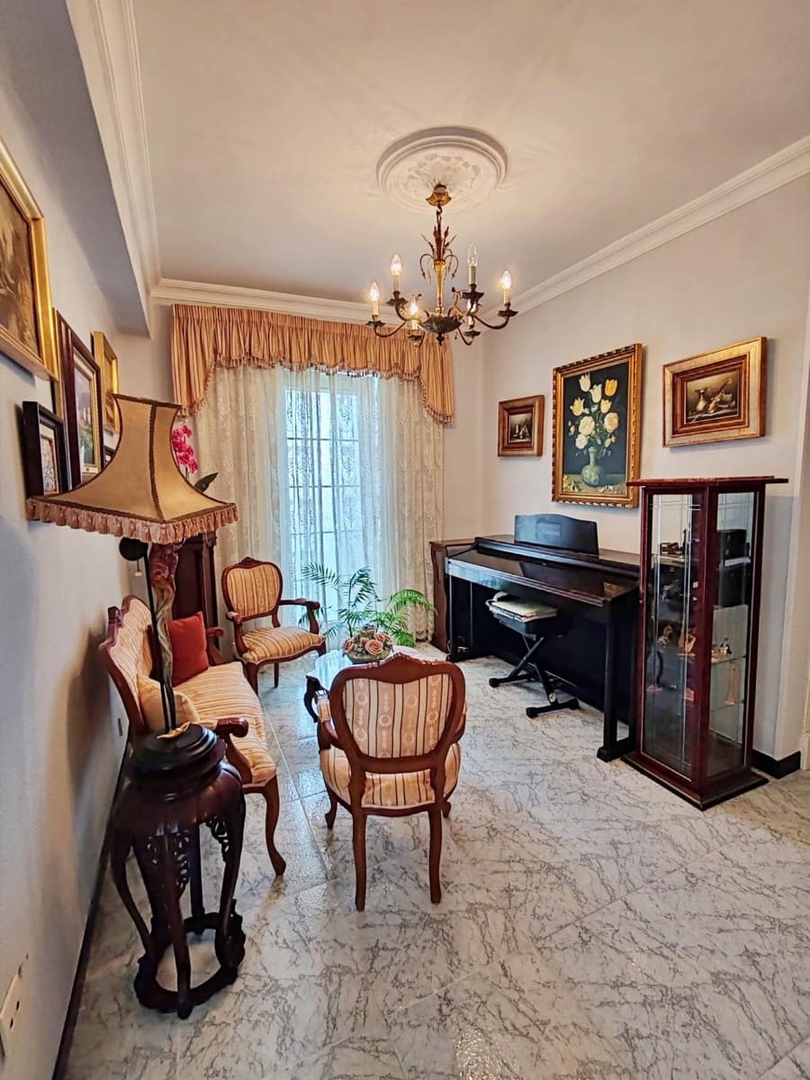 Piso de 5 habitaciones en Málaga ciudad en venta - 500.000 € (Ref: 9059565)