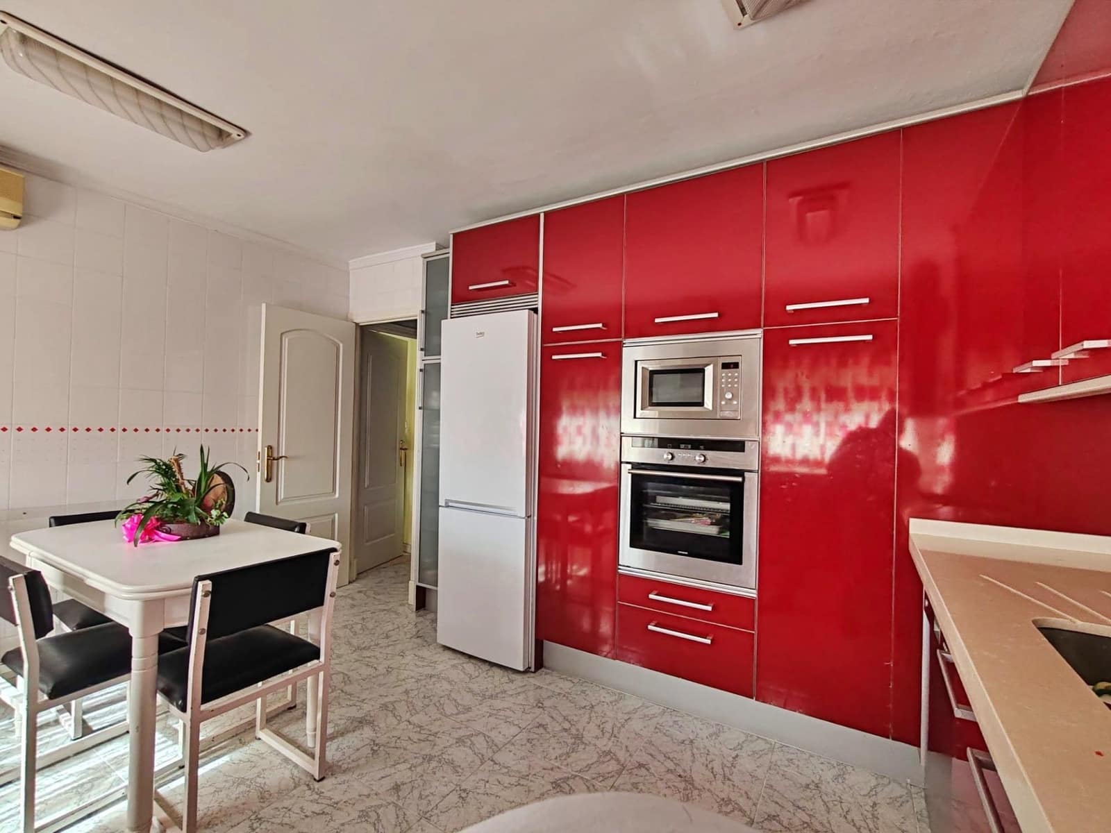 Piso de 5 habitaciones en Málaga ciudad en venta - 500.000 € (Ref: 9059565)