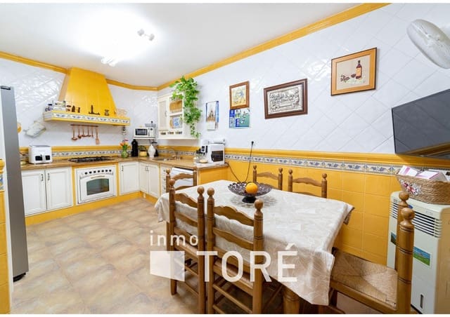 4 soverom Hus til salgs i Centro Historico, Málaga by - € 550 000 (Ref: 9095383)