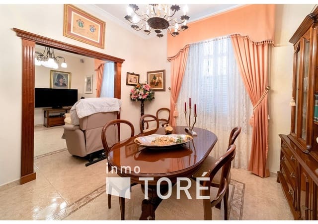 4 soverom Hus til salgs i Centro Historico, Málaga by - € 550 000 (Ref: 9095383)