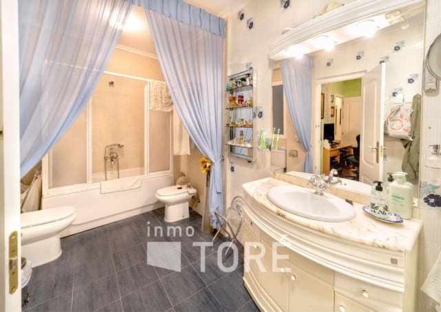 4 soverom Hus til salgs i Centro Historico, Málaga by - € 550 000 (Ref: 9095383)