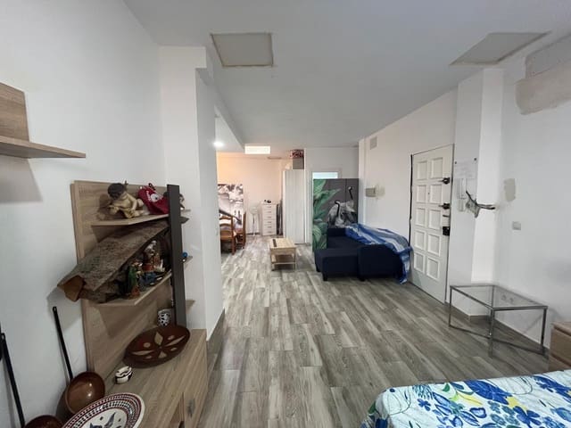 Lejlighed til salg i Málaga by - € 185.000 (Ref: 9103030)