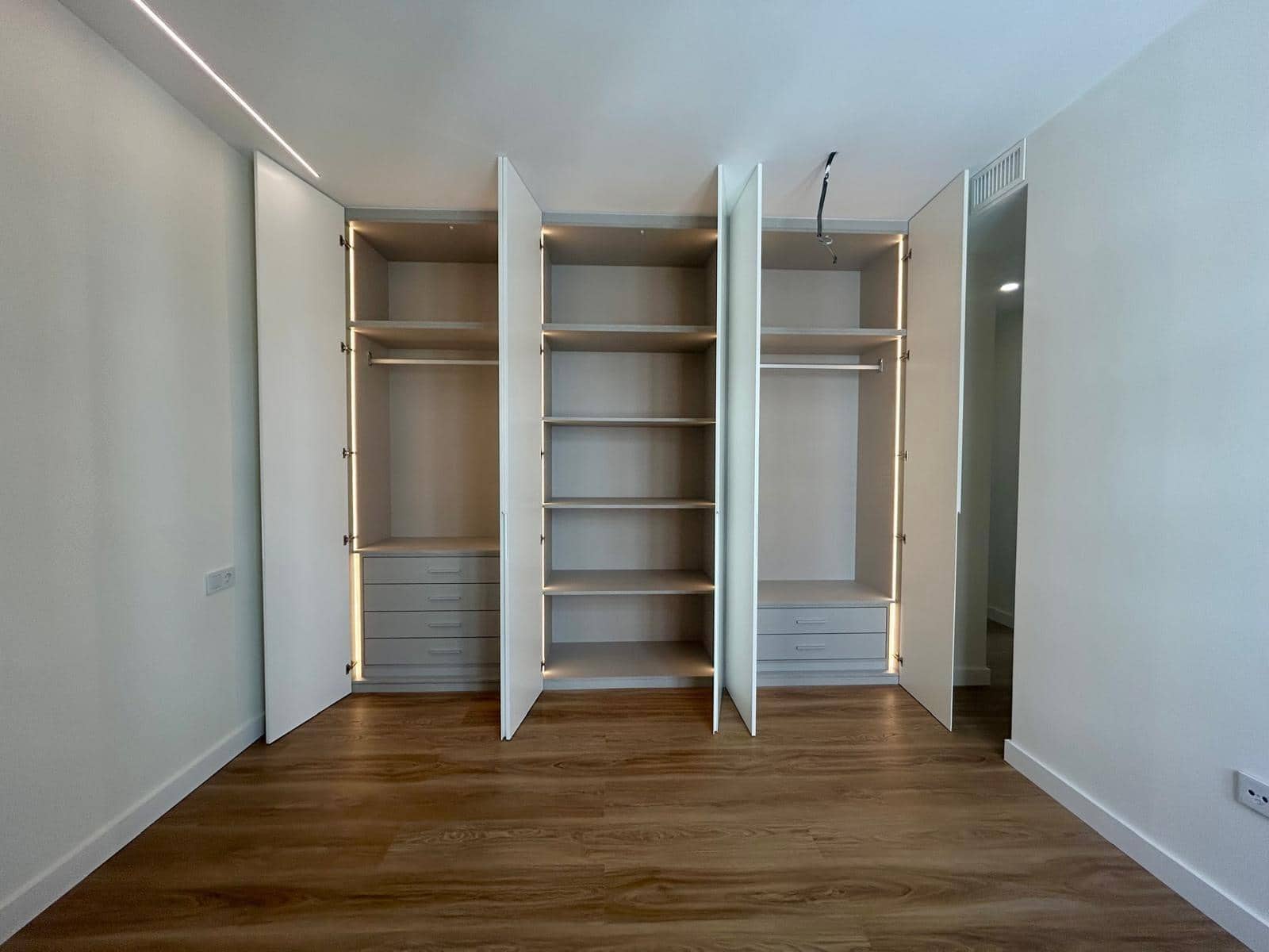 3 bedroom Flat for sale in Malaga city - € 735,000 (Ref: 9198531)