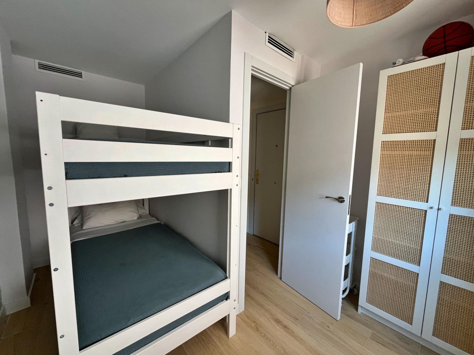 3 soveværelse Lejlighed til leje i Malaga by - € 1.900 (Ref: 9208467)