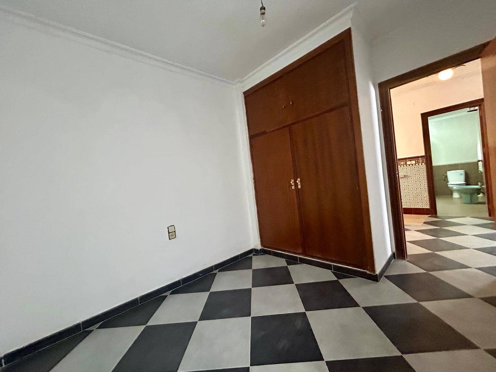 4 sypialnia Dom na sprzedaż w Miasto Malaga - 310 000 € (Ref: 9226910)