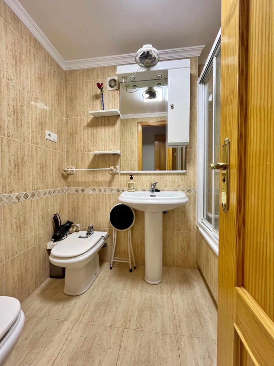 2 bedroom Flat for rent in Torre del Mar with pool garage - € 900 (Ref: 9236681)