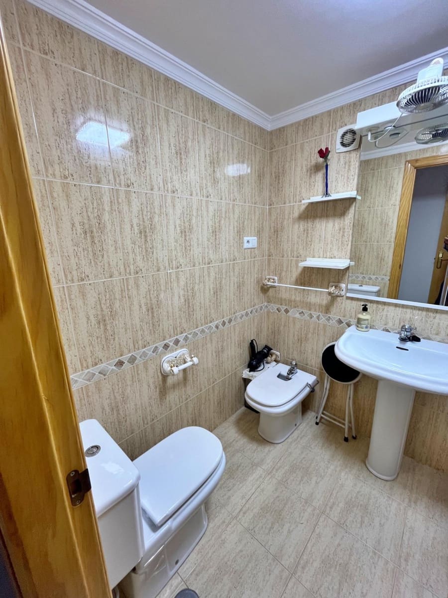 2 bedroom Flat for rent in Torre del Mar with pool garage - € 900 (Ref: 9236681)