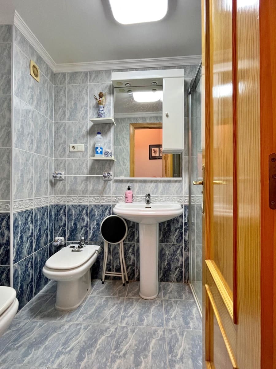 2 bedroom Flat for rent in Torre del Mar with pool garage - € 900 (Ref: 9236681)