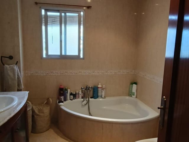 Piso de 3 habitaciones en Puerta Blanca, Málaga ciudad en venta con garaje - 350.000 € (Ref: 9282376)