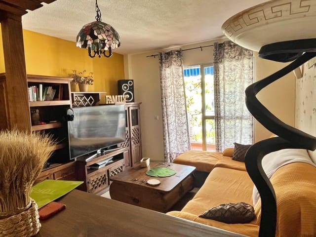 Piso de 2 habitaciones en Rincón de la Victoria en venta con piscina - 270.000 € (Ref: 9287696)