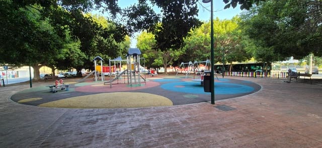 4 soveværelse Lejlighed til salg i Los Guindos, Málaga by med garage - € 425.000 (Ref: 9295512)